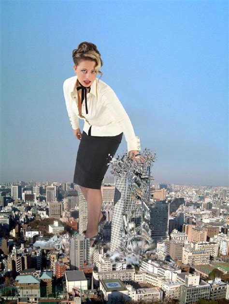 Videos Tagged with giantess .